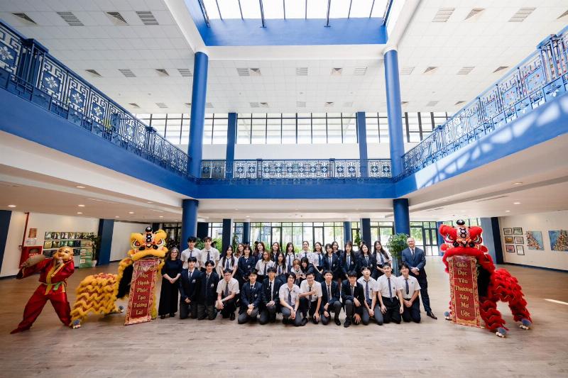 Students and teachers participating in the traditional September 5th school opening ceremony in Vietnam
